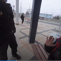 Na tramvajové koleje na Borech si lehl muž, chtěl se zabít