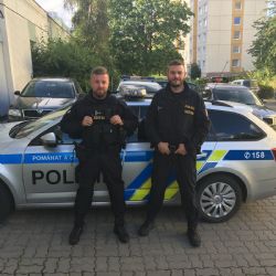 Na Vinicích hořel byt, policisté evakuovali deset lidí