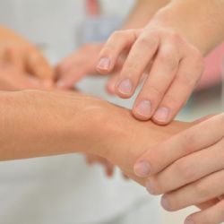 Na základní škole v Klatovech se vyskytl svrab, v kraji ho přibývá