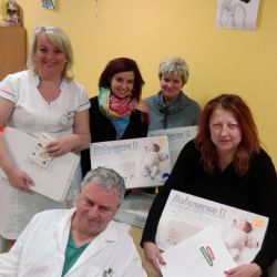 Nadace Křižovatka předala dětskému oddělení Klatovské nemocnice monitory dechu