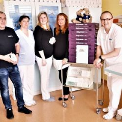 Nadace Křižovatka předala domažlické pediatrii monitory dechu