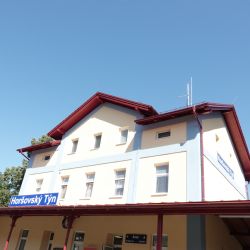 Nádraží v Horšovském Týně zdobí opravená výpravní budova 