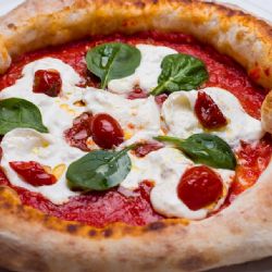 Nechtěl odejít z pizzerie, nadával strážníkům