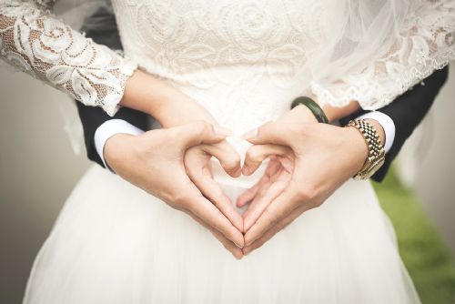 Foto: Neděle patří na Švihově svatbám, v Kladrubech mši