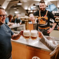 Nefiltrovaný ležák Pilsner Urquell je ve stálé nabídce Hospody Na Spilce