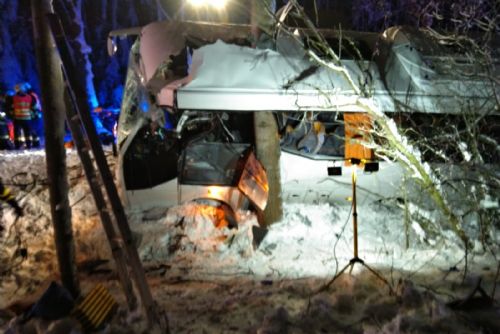 Foto: Nehoda autobusu u Heřmanovy Hutě: Šest zraněných