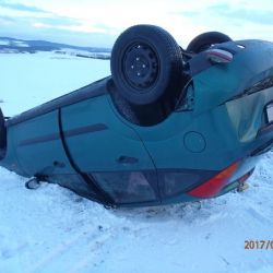 Nehoda u Bolešin: Auto s řidičkou skončilo na střeše
