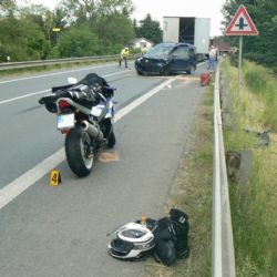 Nehodu za Horšovským Týnem odnesl zraněním motorkář