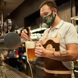 Nejvíc se Češi těší do hospody na pivo s přáteli, ukazuje průzkum Prazdroje 