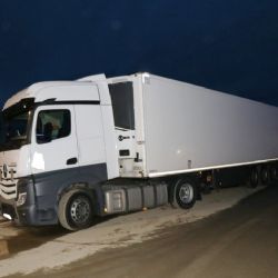 Neosvětlený kamion kličkoval po D5, řidič měl 2,5 promile