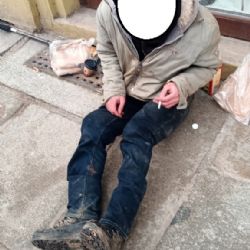 Neunesly je nohy, strážníci je lifrovali na záchytku