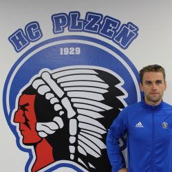 Obranné řady indiánů posílí Jakub Kindl