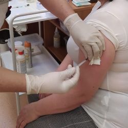 Očkovací centrum Polikliniky Agel v Plzni zvyšuje kapacitu a nabízí očkování o víkendu