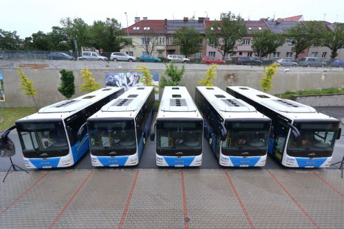 Foto: Autobusy v kraji jezdí v prázdninovém režimu