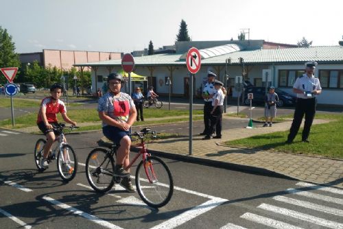 Foto: Okresní kolo Dopravní soutěže mladých cyklistů proběhlo na 33. ZŠ ve Skvrňanech