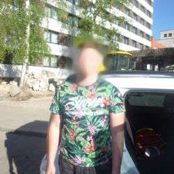Okřikl na ulici v Plzni dva rváče, dostal sám pěstí