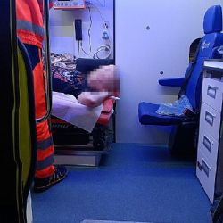 Opilec spadl ze zídky na hlavu