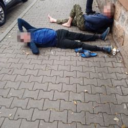 Opilí cizinci se váleli v Nerudovce, jeden nadýchal 4,38 promile