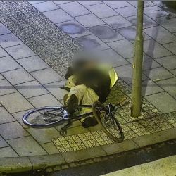 Opilý cyklista narazil na Americké do semaforu 