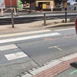 Opilý řidič srazil na Klatovské chodce, ten letěl 25 metrů vzduchem