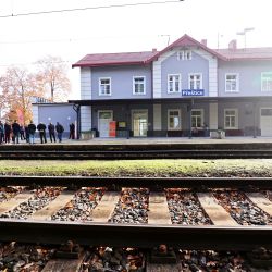 Opravená výpravní budova v Přešticích slouží veřejnosti
