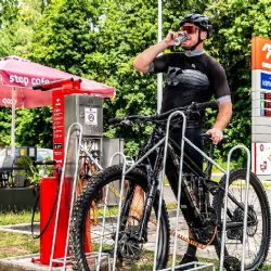 Orlen rozšiřuje na síť stojanů pro cyklisty. I v kraji
