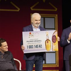 Paraple převzalo rekordních 1,7 milionu z dražby lahví Pilsner Urquell