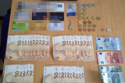 Foto: Peněženka nalezená v nemocnici ukrývala přes 1800 eur