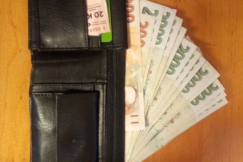 Foto: Peněženka s více než 28 tisíci korunami se v Plzni vrátila majiteli