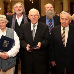 Pět osobností získalo Čestnou plaketu hejtmana Plzeňského kraje za odvážné občanské postoje