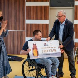 Pilsner Urquell navýšil dvoumilionovou částku z dražby pro Paraple o dalších 760 000 Kč