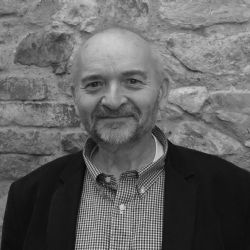 Písničkář Jan Burian spolu s Bizzare Bandem představí v pátek v Moving Station nové dvojalbum Jihotaje