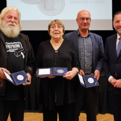 Plakety hejtmana za odvážné občanské postoje obdržely tři osobnosti