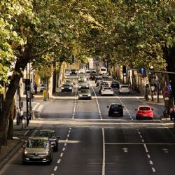 Plzeň chce větší bezpečí u škol, omezí u nich vjezd aut