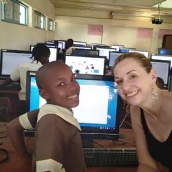 Plzeň darovala použité počítače do Afriky, pomohou chudým dětem