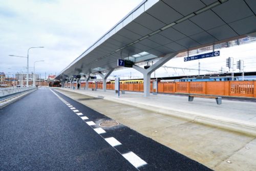Foto: Plzeň má nový autobusový terminál, je hned vedle vlakového nádraží 