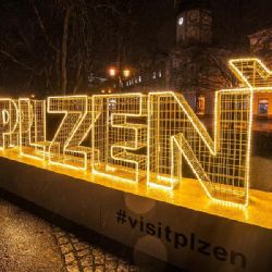 Plzeň má nový fotopoint. Teď je vánoční v Kopeckého sadech