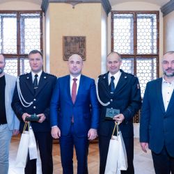 Plzeň ocenila policisty, záchranáře a hasiče. Zachránili životy