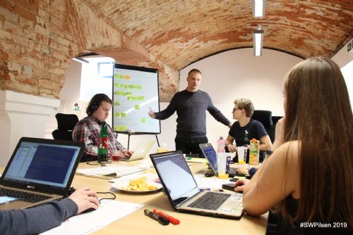 Plzeň podporuje technicky nadané studenty, dovednosti rozvíjí v tuzemsku i zahraničí