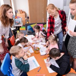 Plzeň pomáhá válečným uprchlíkům, nyní žádá o dotaci