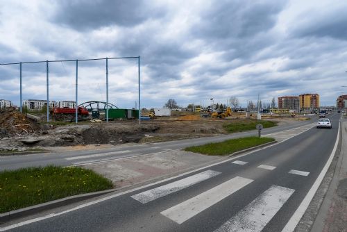 Foto: Plzeň začíná budovat nové parkoviště P+R Kaplířova – Dobřanská