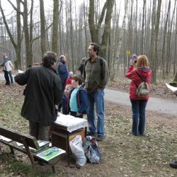 Plzeň zve na jarní pochod a křest knížky o borovicích do Arboreta Sofronka