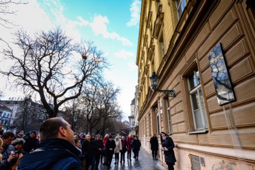 Plzeňská rodačka a slavná cembalistka Zuzana Růžičková má v Plzni pamětní desku