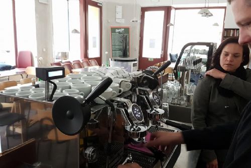 Foto: Plzeňská univerzitní kavárna Družba znovu otevírá