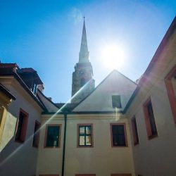 Plzeňské dvorky můžete objevovat sami nebo s průvodcem