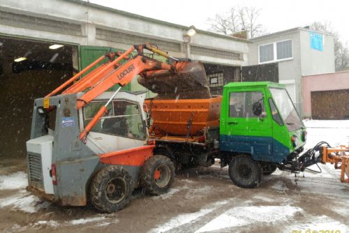 Foto: Plzeňský centrální obvod už spotřeboval 40 tun posypu