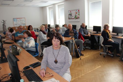 Foto: Plzeňský centrální obvod zahájil podzimní počítačové kursy pro seniory