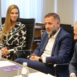 Plzeňský kraj zviditelňuje podporu pěstounské péči. I s Andreou Verešovou