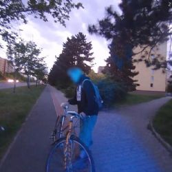 Po Lochotíně jel na kole, bez světel a s necelou promilí za řídítky