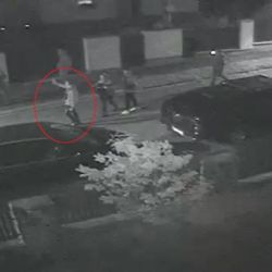 Pod Košutkou ničili zaparkovaná auta. Poznáte je?